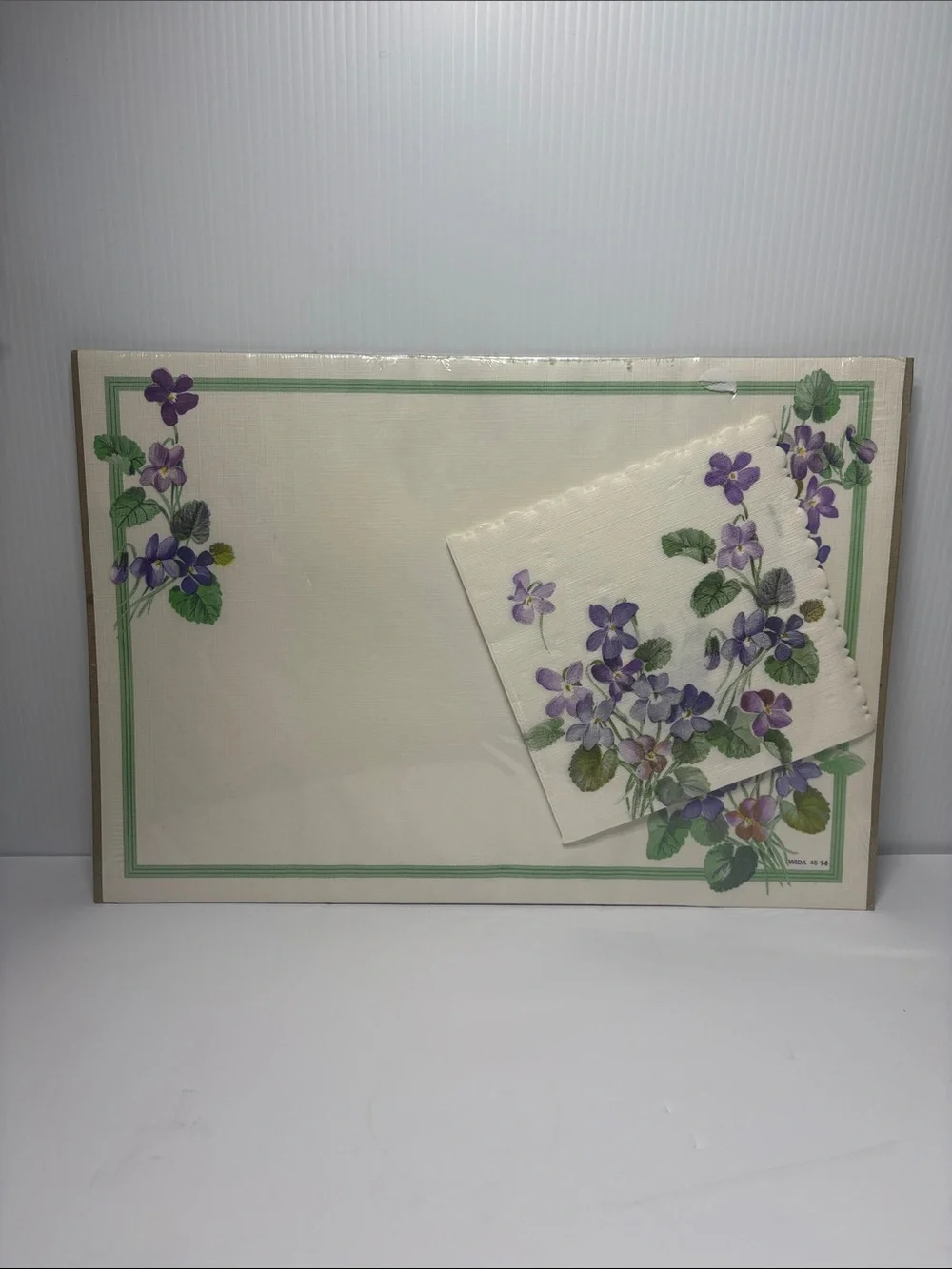 Wida charming violet